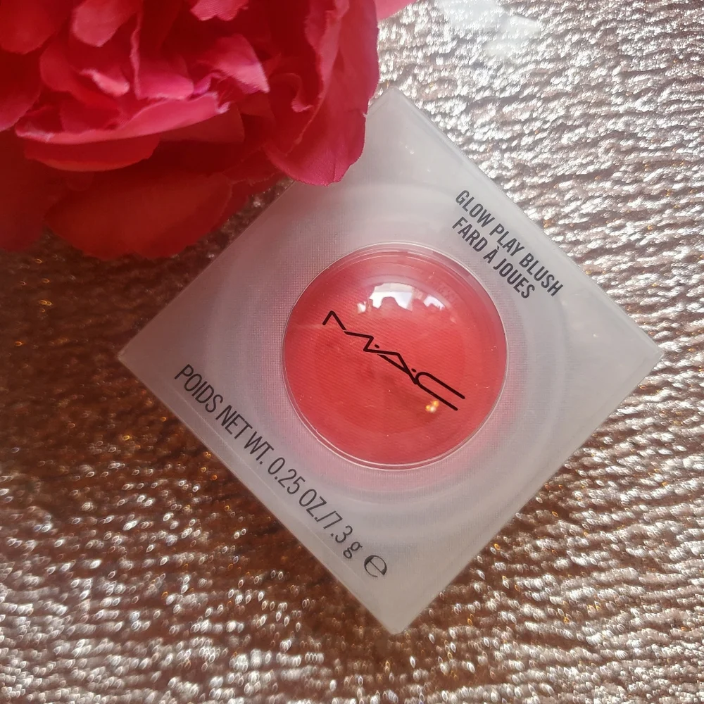MAC Go Play Bouncy Blush in Heat Index -Bright Pink